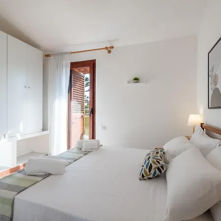 Harbor-self Checkin-terrace-netflix *