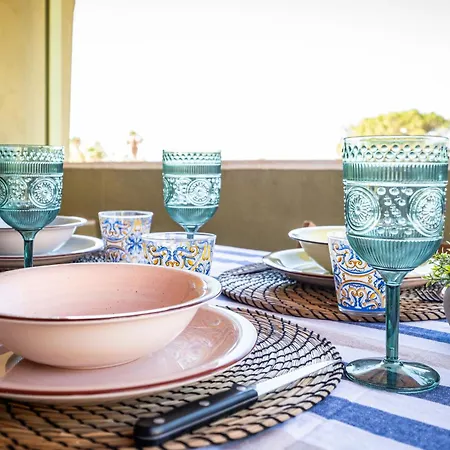 Harbor-self Checkin-terrace-netflix קפיטנה