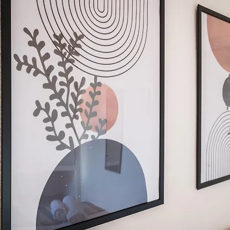 Harbor-self Checkin-terrace-netflix *